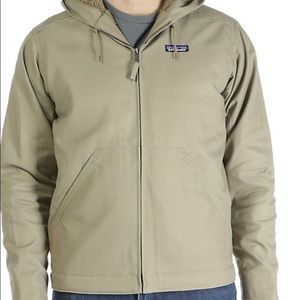 Mens Patagonia lined canvas hooded jacket. Warm and functional!